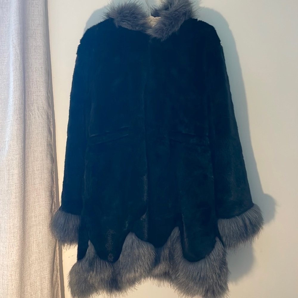 Hongzuo XXXXl faux fur jacket (fits like an XL)